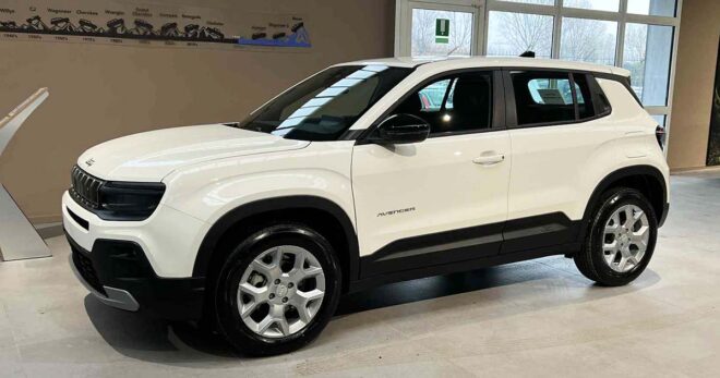 Jeep Avenger benzina nuove e in pronta consegna a prezzo scontato fino al 31 gennaio 2026