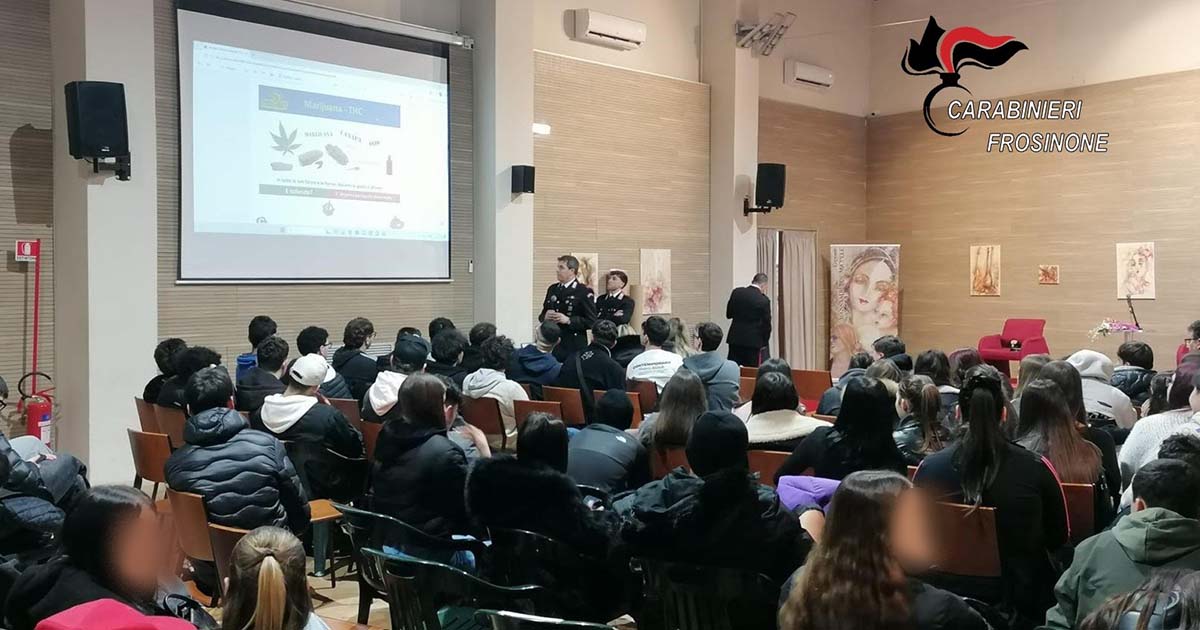 Sora e Isola del Liri, Carabinieri e scuole insieme per la legalità: studenti alla prova con DrugMat contro i rischi delle dipendenze