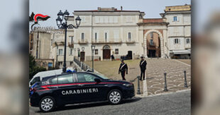 Atina, avrebbe manomesso il braccialetto elettronico: 29enne ai domiciliari per atti persecutori contro la madre